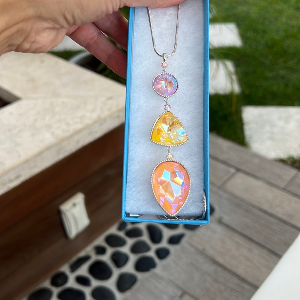 Statement necklace